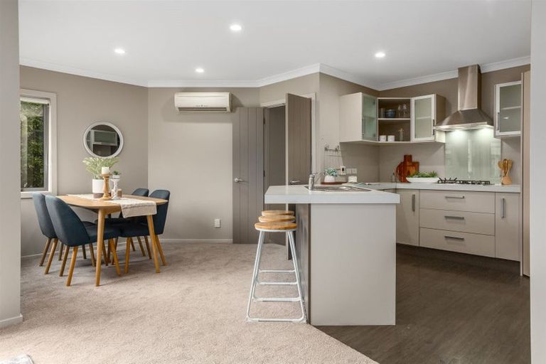 Photo of property in 5 Fiordland Place, Aotea, Porirua, 5024