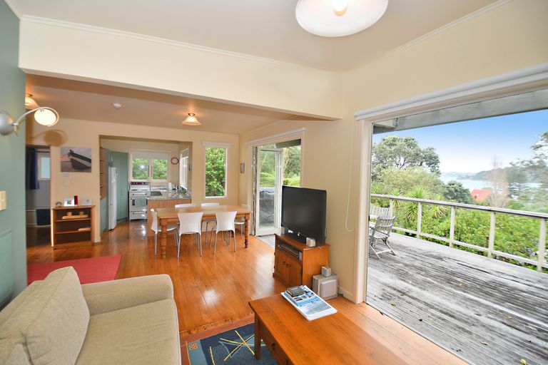 Photo of property in 14 Hillside Crescent, Leigh, 0985