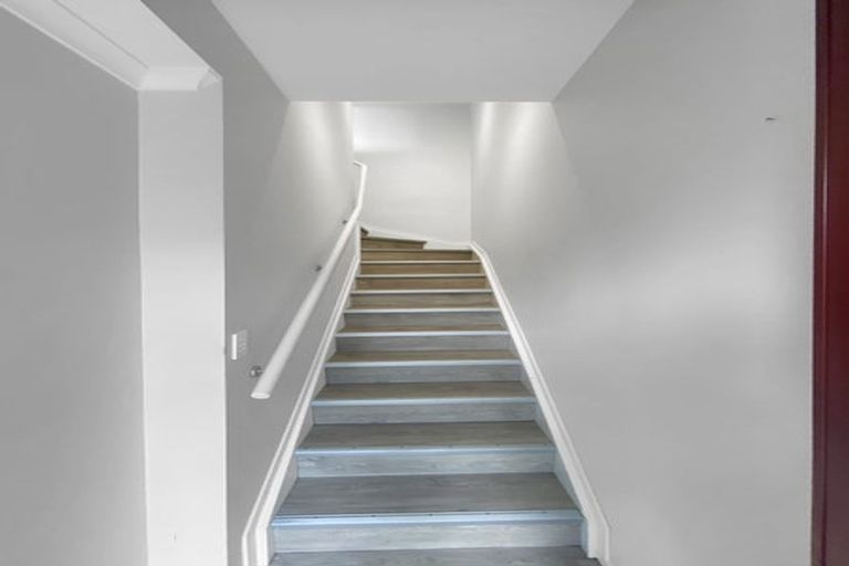 Photo of property in 3/5 Peachgrove Road, Te Atatu Peninsula, Auckland, 0610