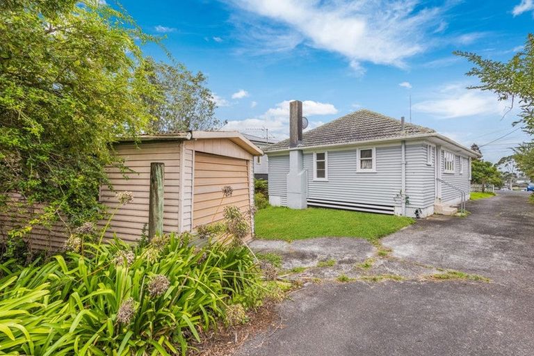 Photo of property in 16 Brains Road, Kelston, Auckland, 0602