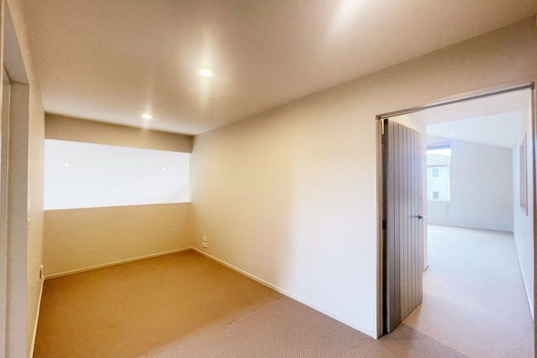 Photo of property in 10 Chard Place, Flat Bush, Auckland, 2016