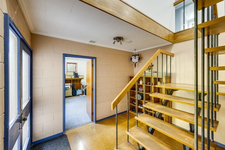 Photo of property in 14 Priestley Road, Bluff Hill, Napier, 4110