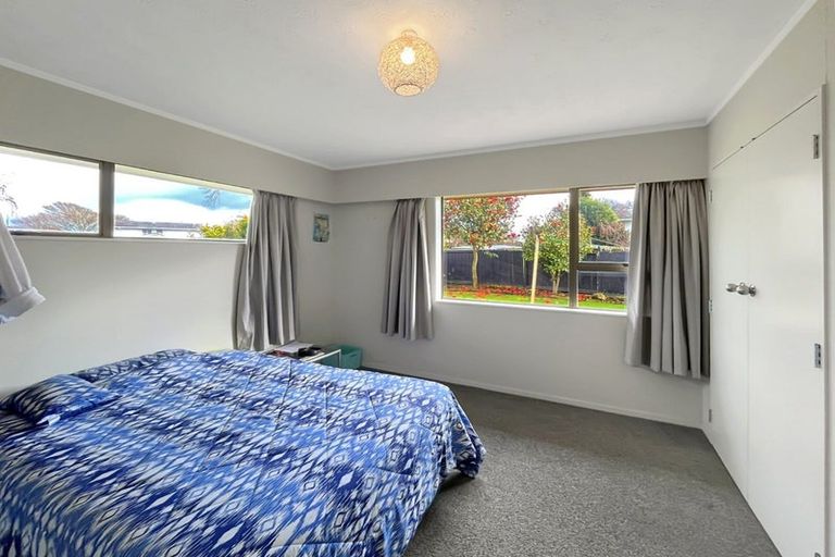Photo of property in 6 Caulfield Place, Awapuni, Palmerston North, 4412