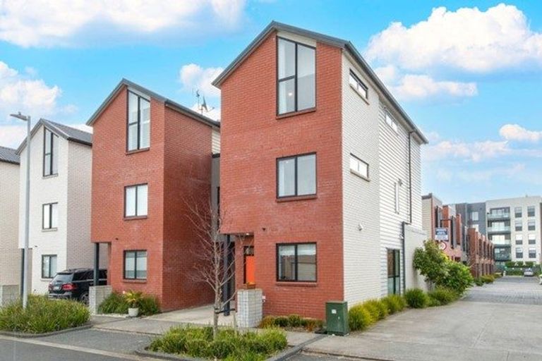 Photo of property in 10 Peihana Road, Hobsonville, Auckland, 0616