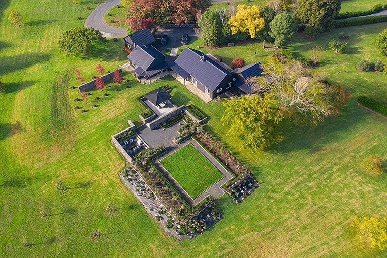 Photo of property in 25 Arana Drive, Karaka, Drury, 2578