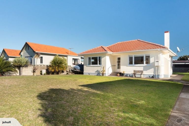 Photo of property in 52 Pitau Road, Mount Maunganui, 3116