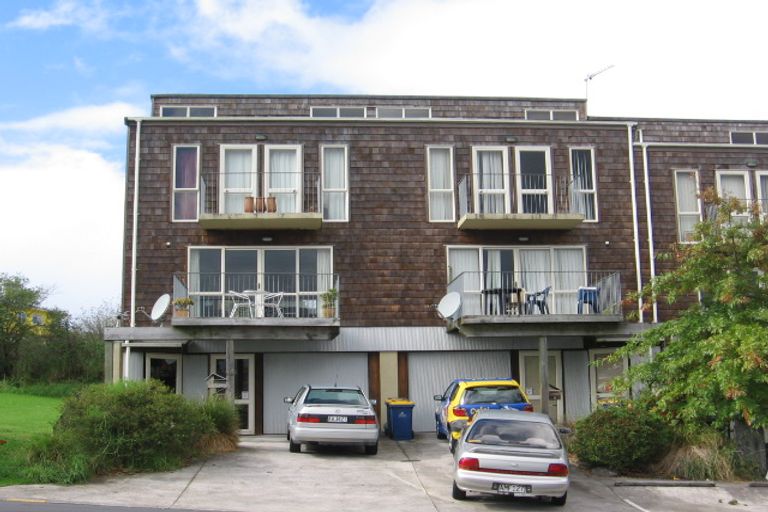 Photo of property in 8a Captain Scott Road, Glen Eden, Auckland, 0602
