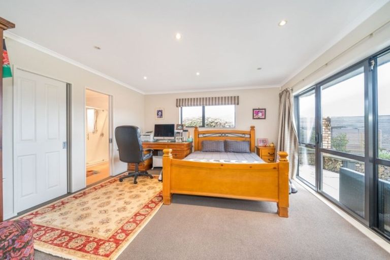 Photo of property in 55 Percy Kinsman Crescent, Riverstone Terraces, Upper Hutt, 5018