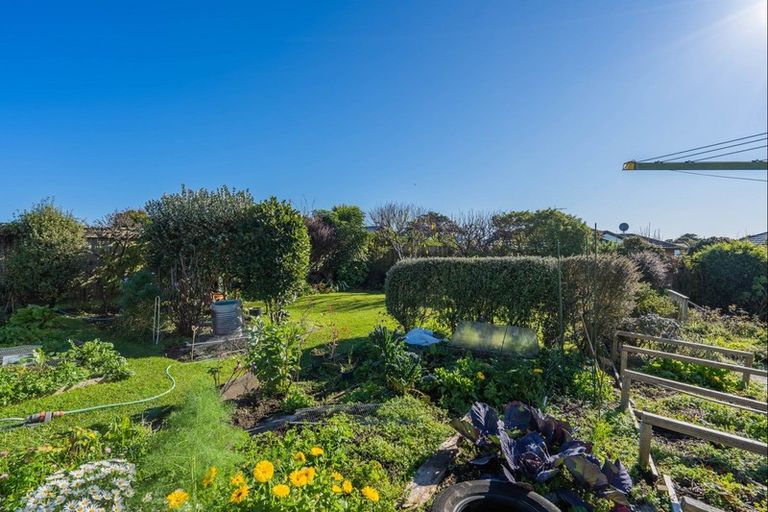 Photo of property in 18 Barrett Drive, Waikanae Beach, Waikanae, 5036