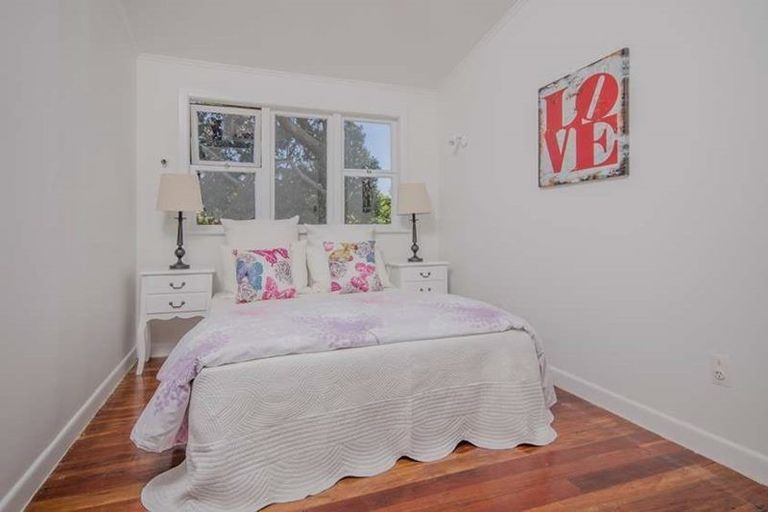 Photo of property in 99 Seabrook Avenue, New Lynn, Auckland, 0600