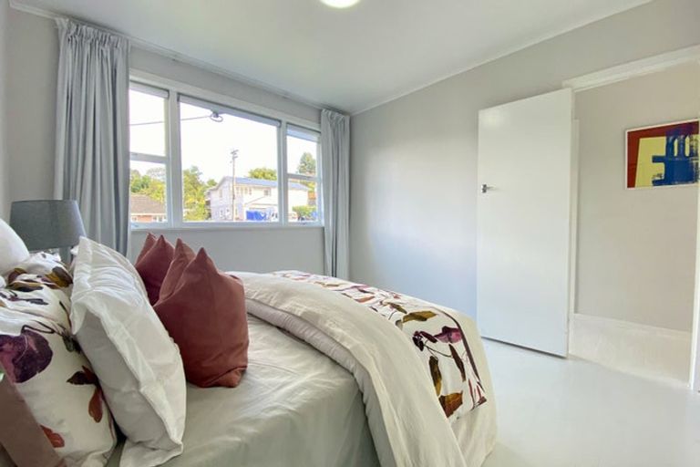 Photo of property in 12 Utting Street, Birkdale, Auckland, 0626