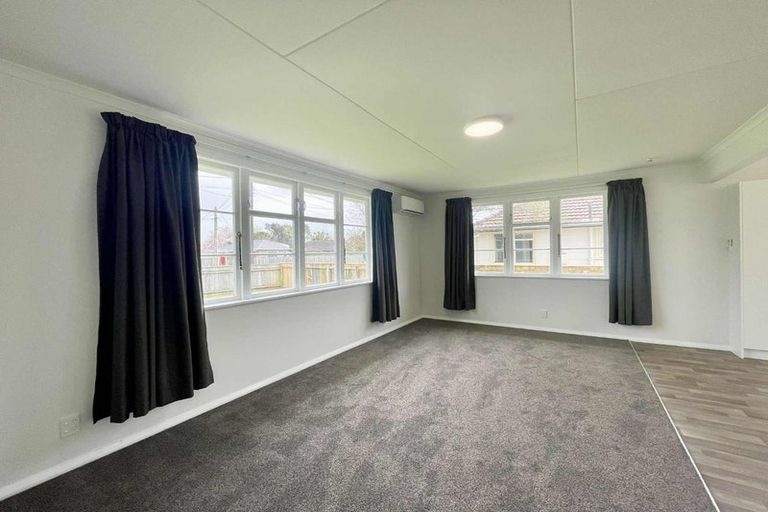 Photo of property in 21 Miro Street, Merrilands, New Plymouth, 4312