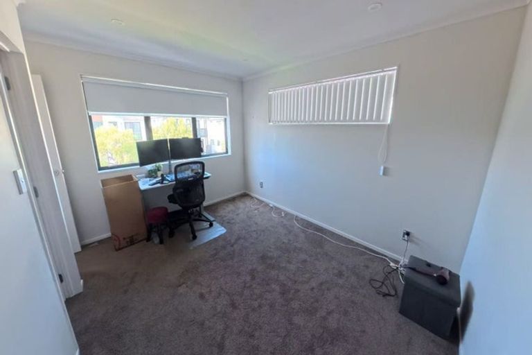 Photo of property in 11 Pihoihoi Place, Hobsonville, Auckland, 0616