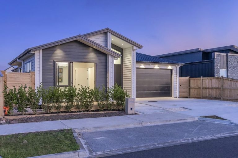 Photo of property in 30 Babina Avenue, Kumeu, 0810