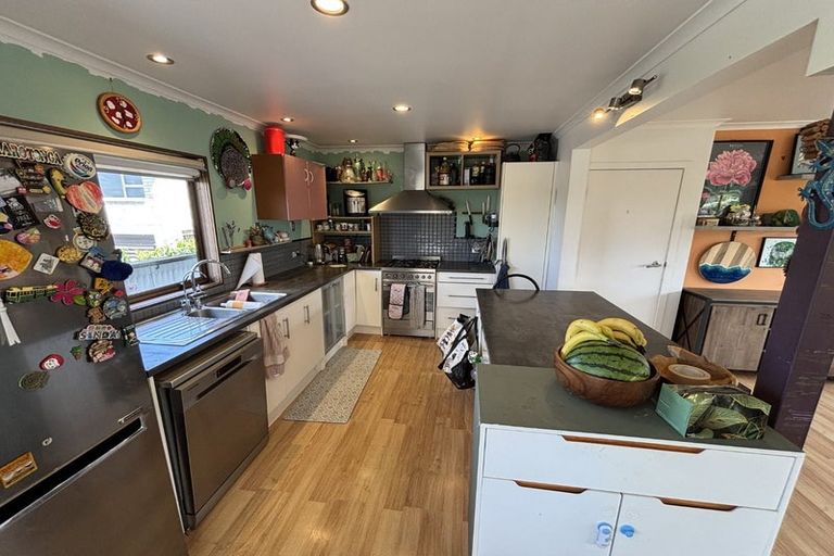 Photo of property in 63 Elliston Crescent, Stanmore Bay, Whangaparaoa, 0932