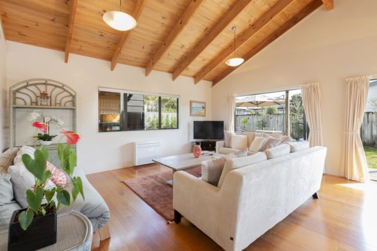 Photo of property in 15 Kitty Frazer Lane, Omaha, 0986