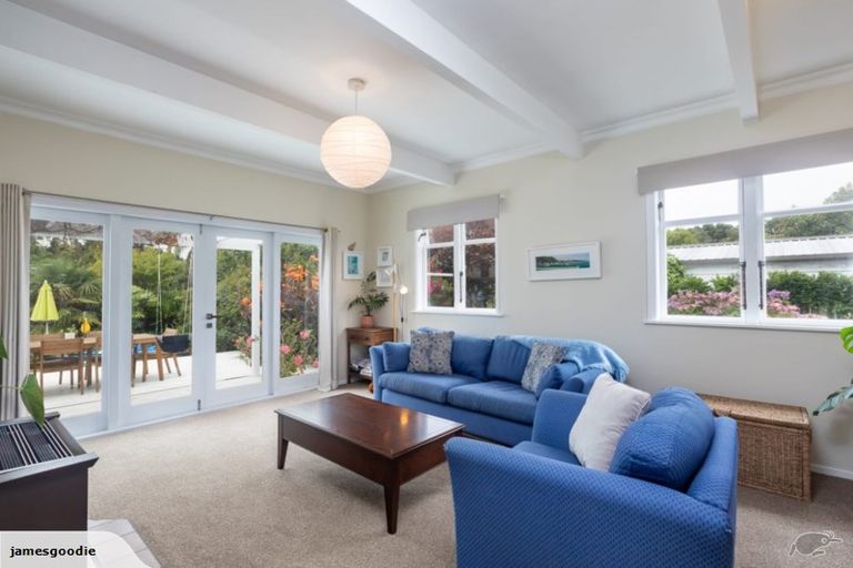 Photo of property in 213 Te Moana Road, Waikanae, 5036