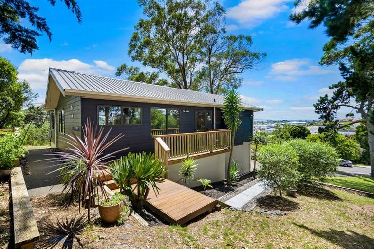 Photo of property in 3 Tawhana Crescent, Red Beach, 0932