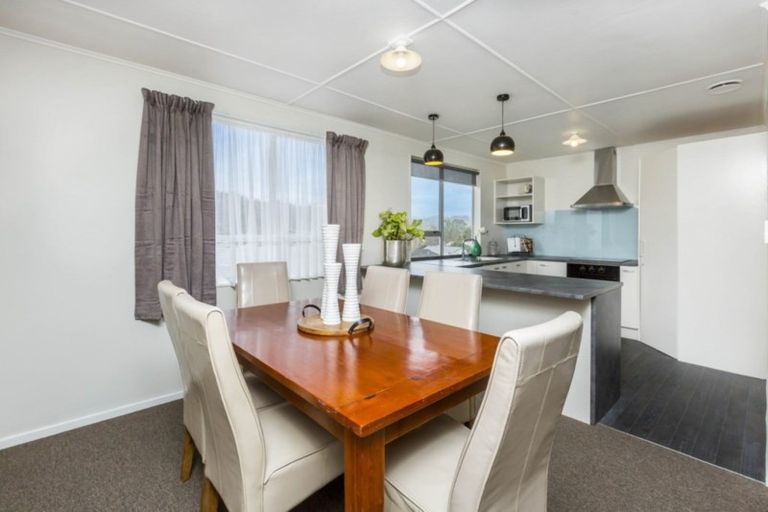 Photo of property in 34 Blueberry Grove, Timberlea, Upper Hutt, 5018