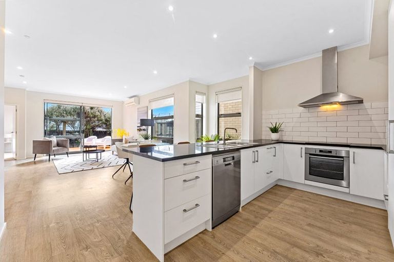 Photo of property in 4 Vincent Lane, Hobsonville, Auckland, 0616