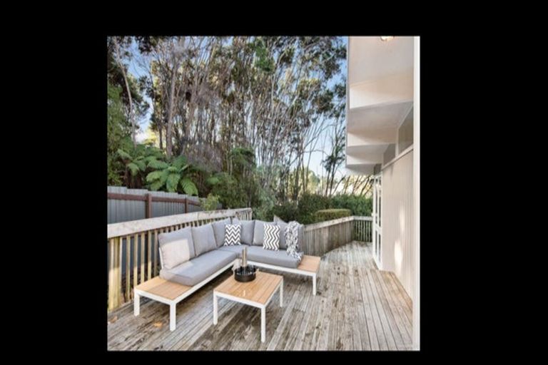 Photo of property in 1/7 Odette Road, Totara Vale, Auckland, 0629