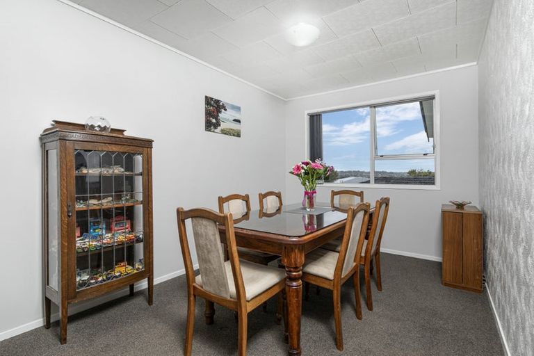 Photo of property in 9 Denver Avenue, Sunnyvale, Auckland, 0612