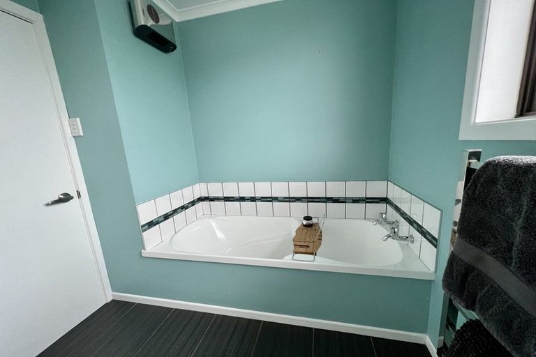 Photo of property in 35 John Street, Otatara, Invercargill, 9879