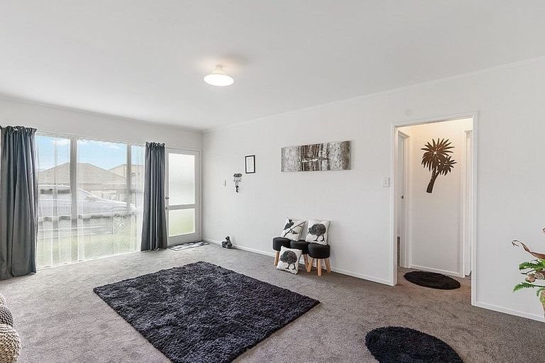 Photo of property in 1/38 Edmonton Road, Henderson, Auckland, 0612
