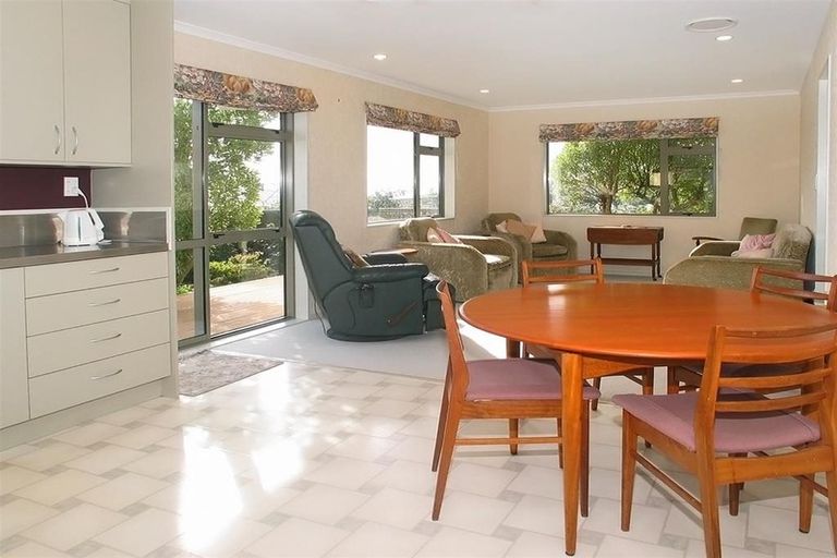 Photo of property in 46a Baylands Drive, Newlands, Wellington, 6037