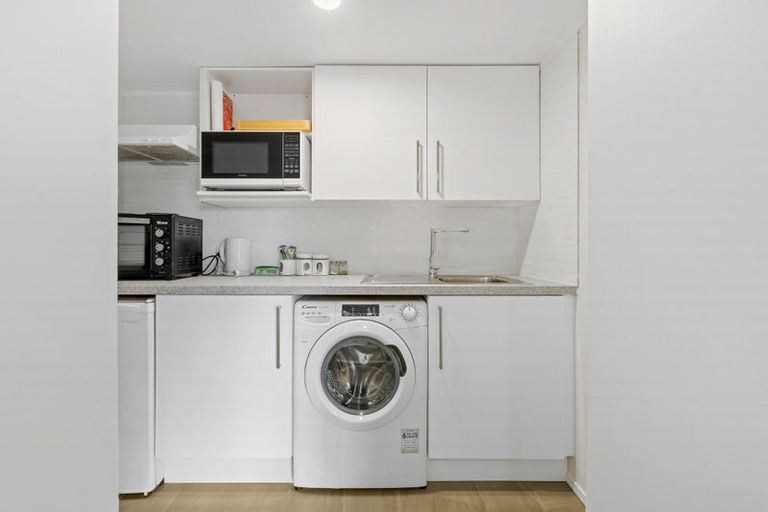 Photo of property in 2/64 Langana Avenue, Browns Bay, Auckland, 0630