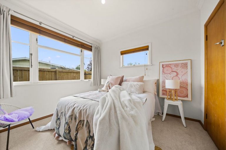 Photo of property in 12 Cambridge Road, Martinborough, 5711