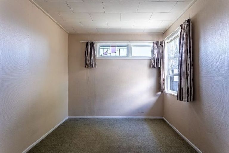 Photo of property in 475 Glenfield Road, Glenfield, Auckland, 0629