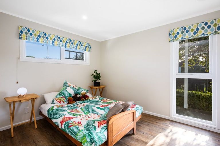 Photo of property in 13 Fleetwood Grove, Waikanae, 5036