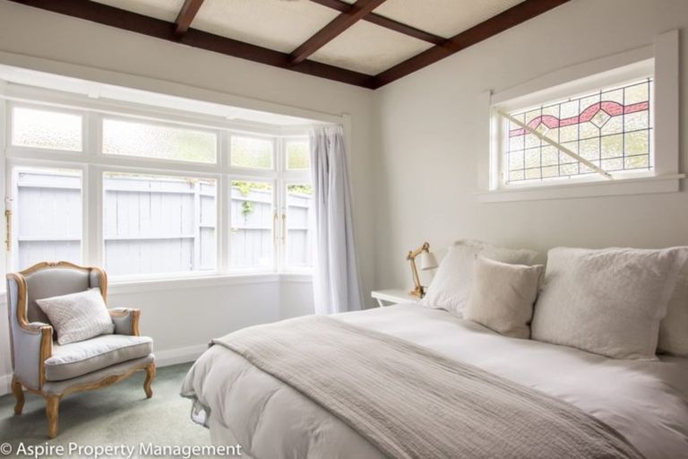 Photo of property in 21 Pupuke Road, Birkenhead, Auckland, 0627