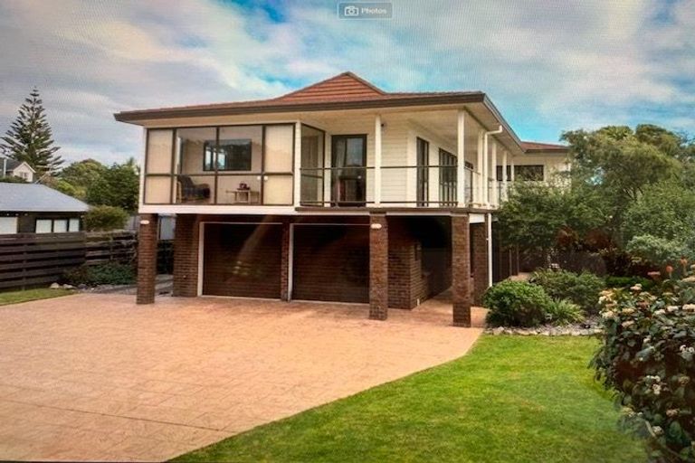 Photo of property in 36 Eruini Street, Waikanae Beach, Waikanae, 5036