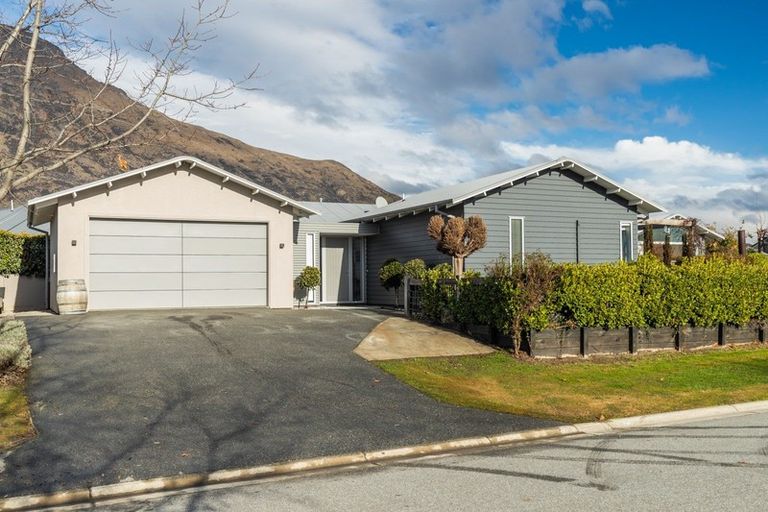 Photo of property in 3 Bridesdale Drive, Lake Hayes, Queenstown, 9304