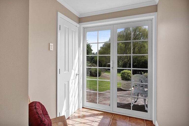 Photo of property in 5171b Mountain Road, Eltham, 4398