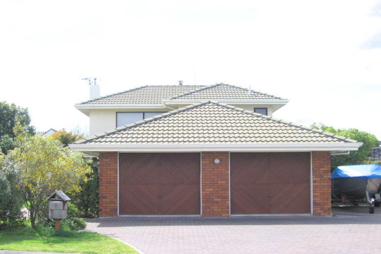 Photo of property in 8 Compton Place, Mount Maunganui, 3116