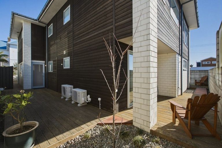 Photo of property in 21 Hine Street, New Plymouth, 4310