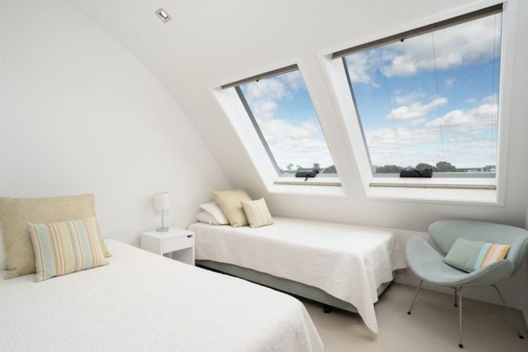 Photo of property in 6/50 Marine Parade, Mount Maunganui, 3116