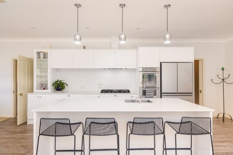 Photo of property in 8 Kowhai Avenue, Takaro, Palmerston North, 4410