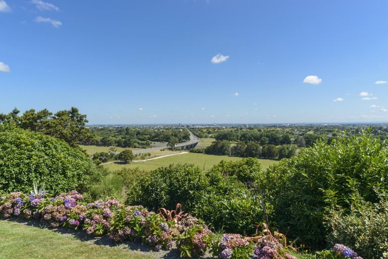 Photo of property in 27 The Strand, Fitzherbert, Palmerston North, 4410