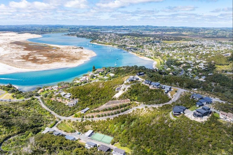 Photo of property in 33 Surf Road, Mangawhai Heads, Mangawhai, 0505