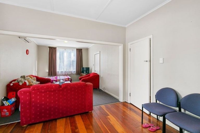 Photo of property in 16 Riddlers Crescent, Petone, Lower Hutt, 5012