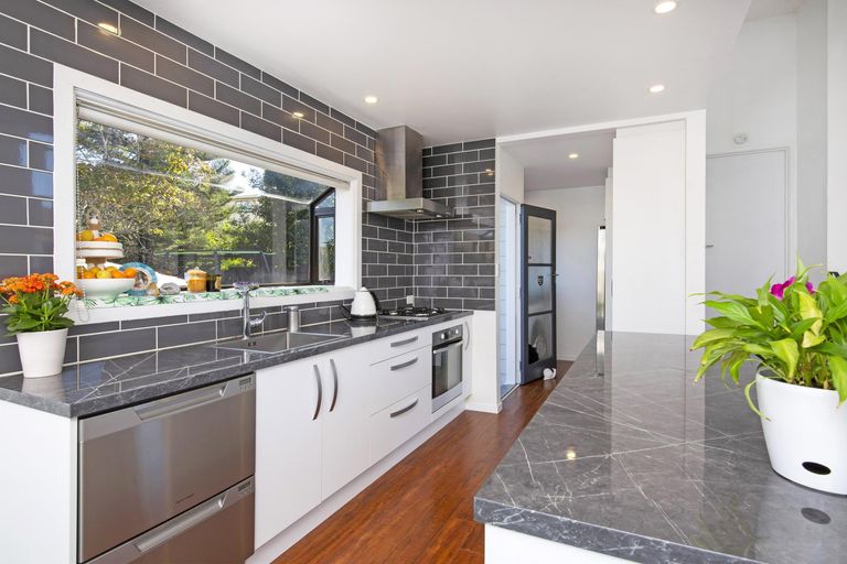 Photo of property in 173 Gossamer Drive, Pakuranga Heights, Auckland, 2010