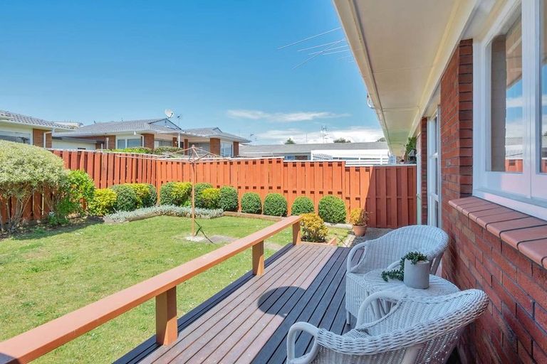 Photo of property in 2/6 Waterloo Road, Milford, Auckland, 0620