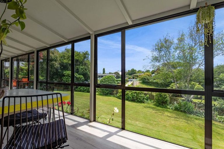 Photo of property in 4 Quin Crescent, Hawera, 4610