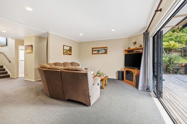 Photo of property in 5 Hanly Close, West Harbour, Auckland, 0618