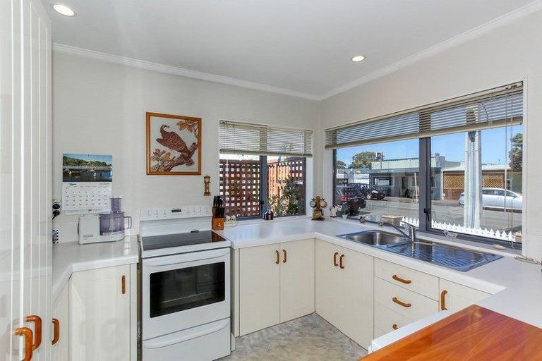 Photo of property in 4/49 Sackville Street, Fitzroy, New Plymouth, 4312