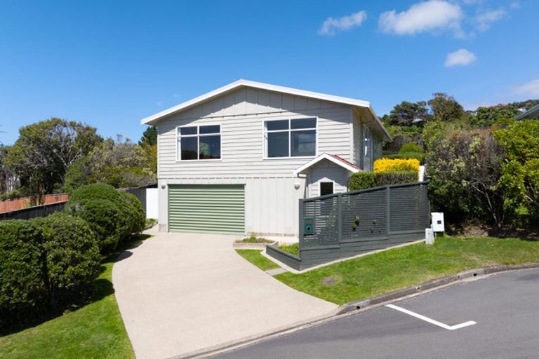 Photo of property in 2 Windermeer Grove, Churton Park, Wellington, 6037